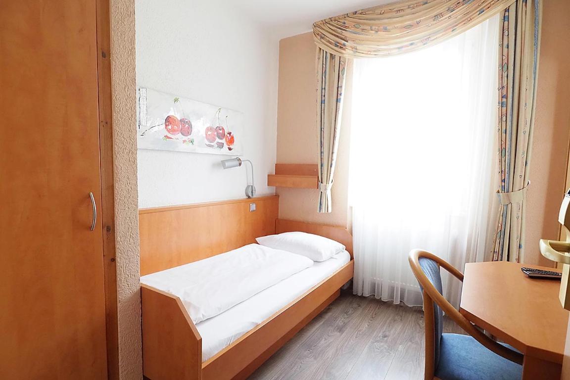 Hotel Europa - Restaurant Russelsheim Bagian luar foto