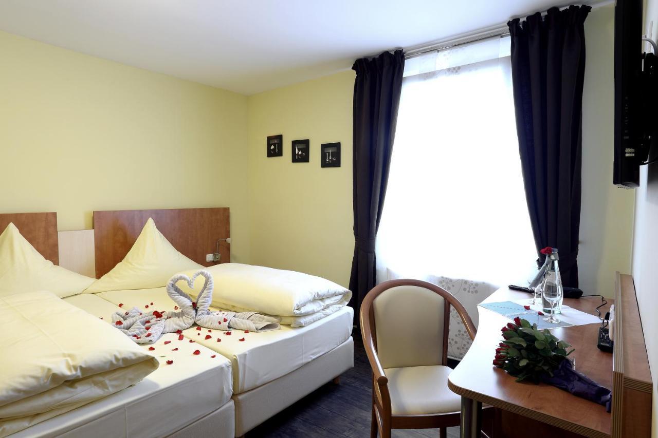Hotel Europa - Restaurant Russelsheim Bagian luar foto